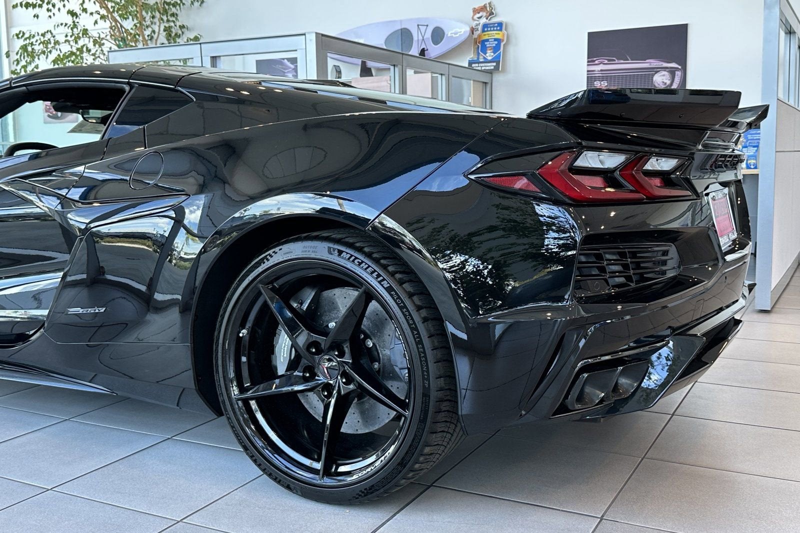 2025 Chevrolet Corvette E-Ray 1LZ