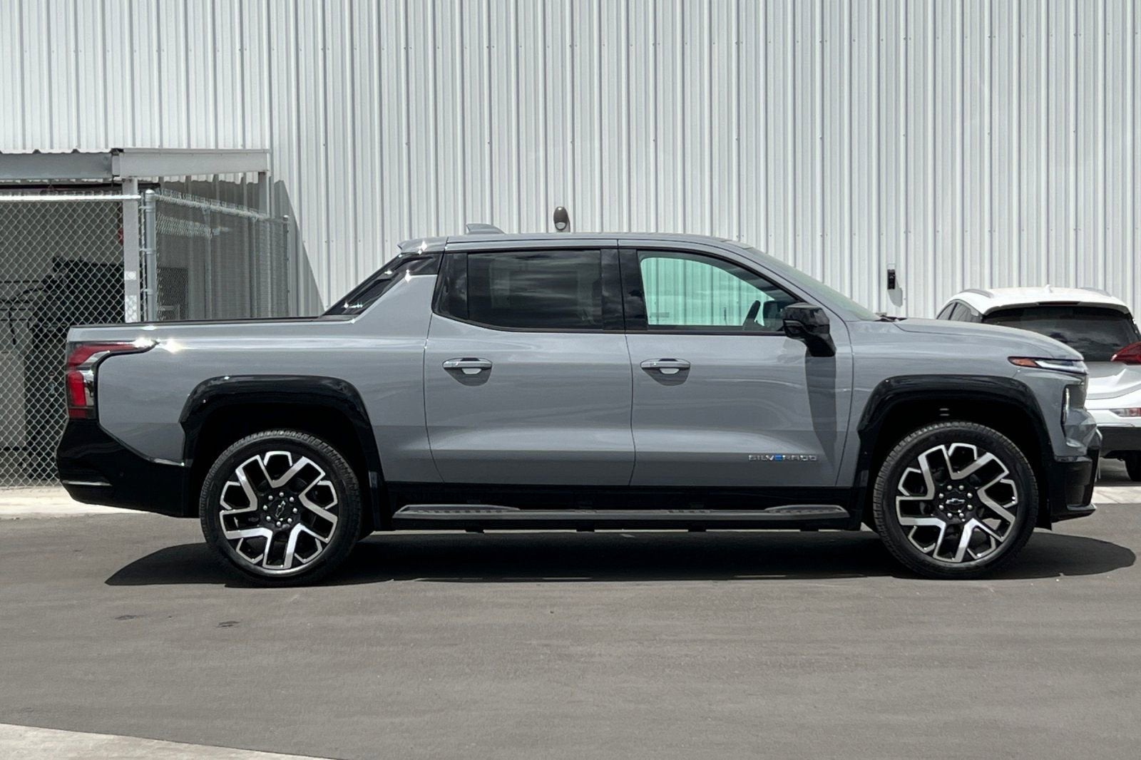 2025 Chevrolet Silverado EV RST - Max Range