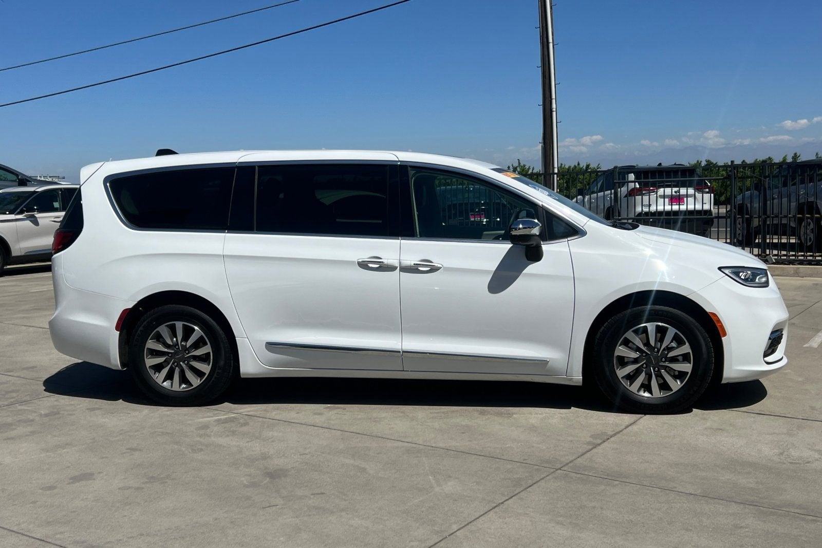 2023 Chrysler Pacifica Hybrid Limited