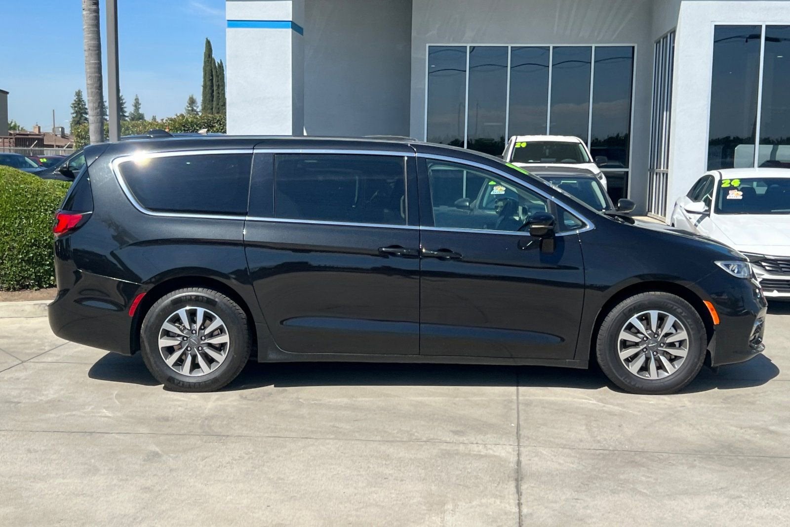 2024 Chrysler Pacifica Hybrid Select