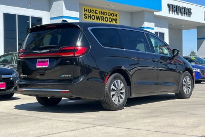 2024 Chrysler Pacifica Hybrid Select