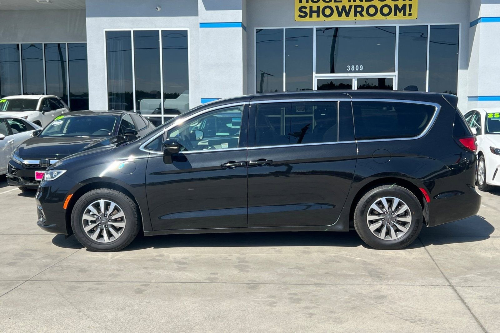 2024 Chrysler Pacifica Hybrid Select