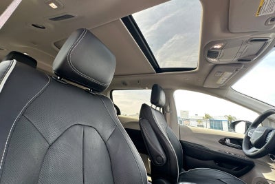 2023 Chrysler Pacifica Hybrid Limited