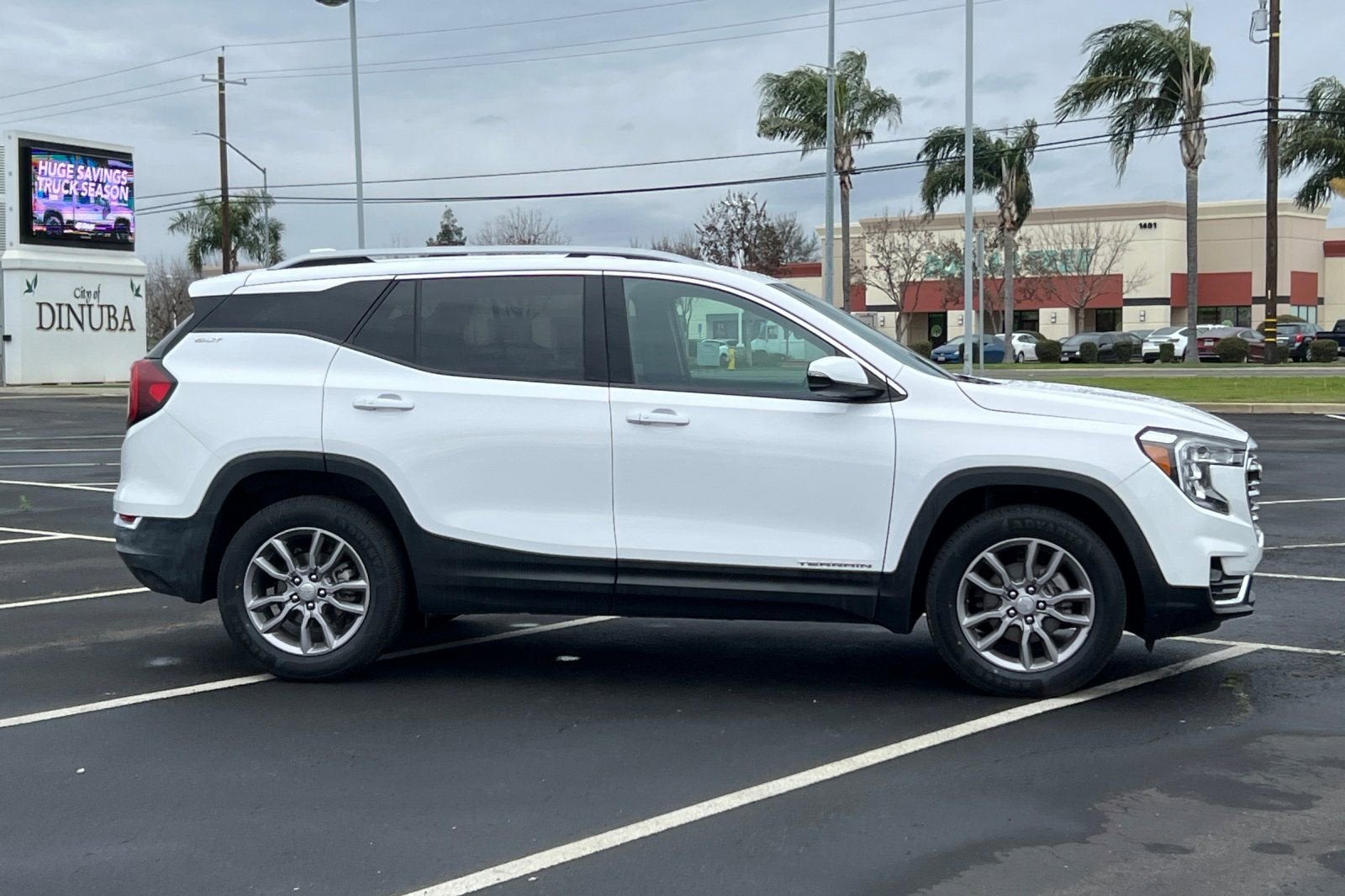 2024 GMC Terrain SLT