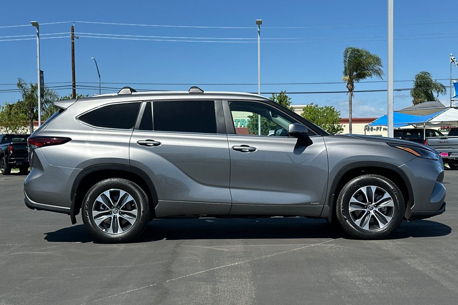 2025 Toyota Highlander Hybrid XLE