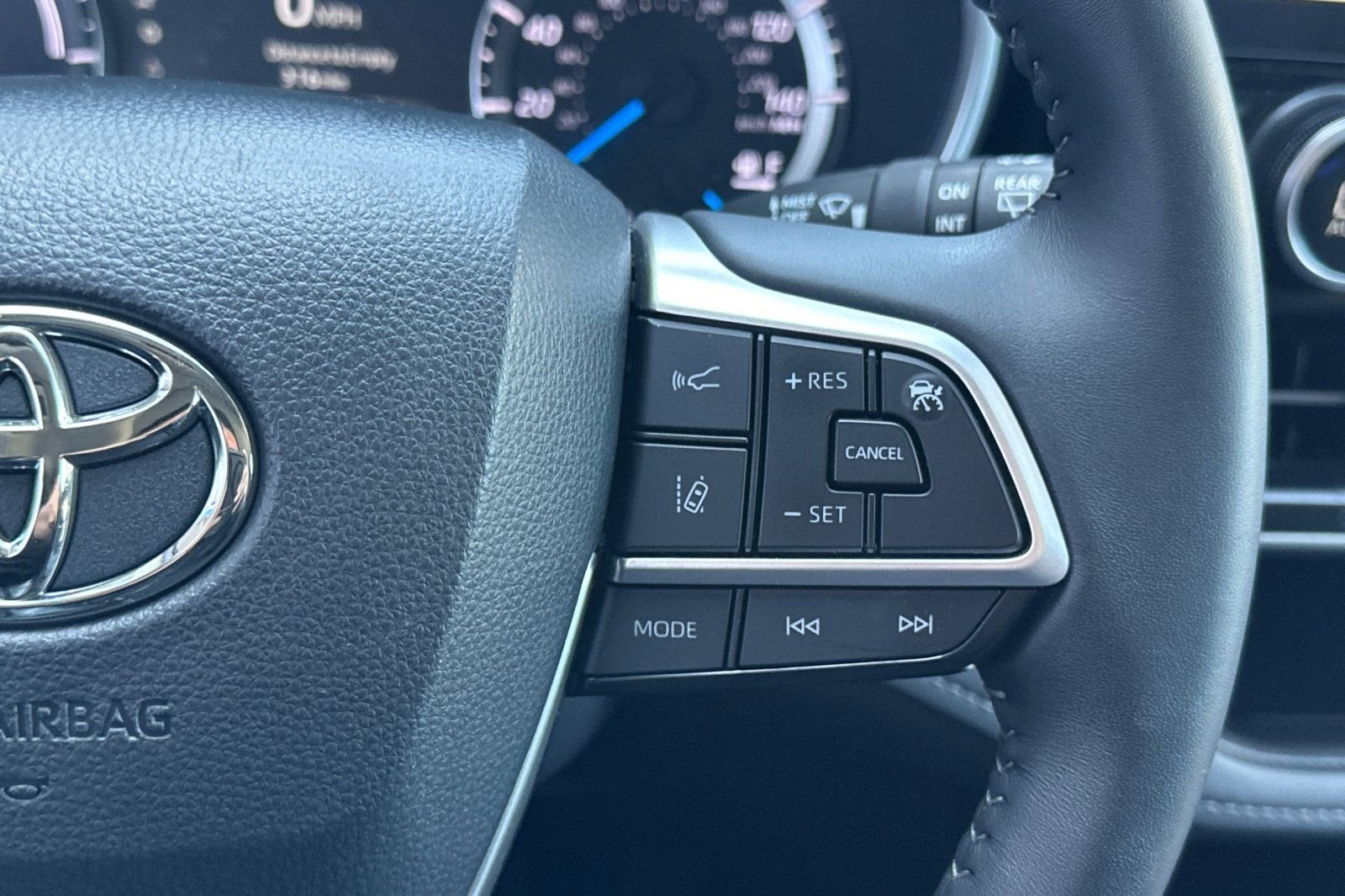 2025 Toyota Highlander Hybrid XLE