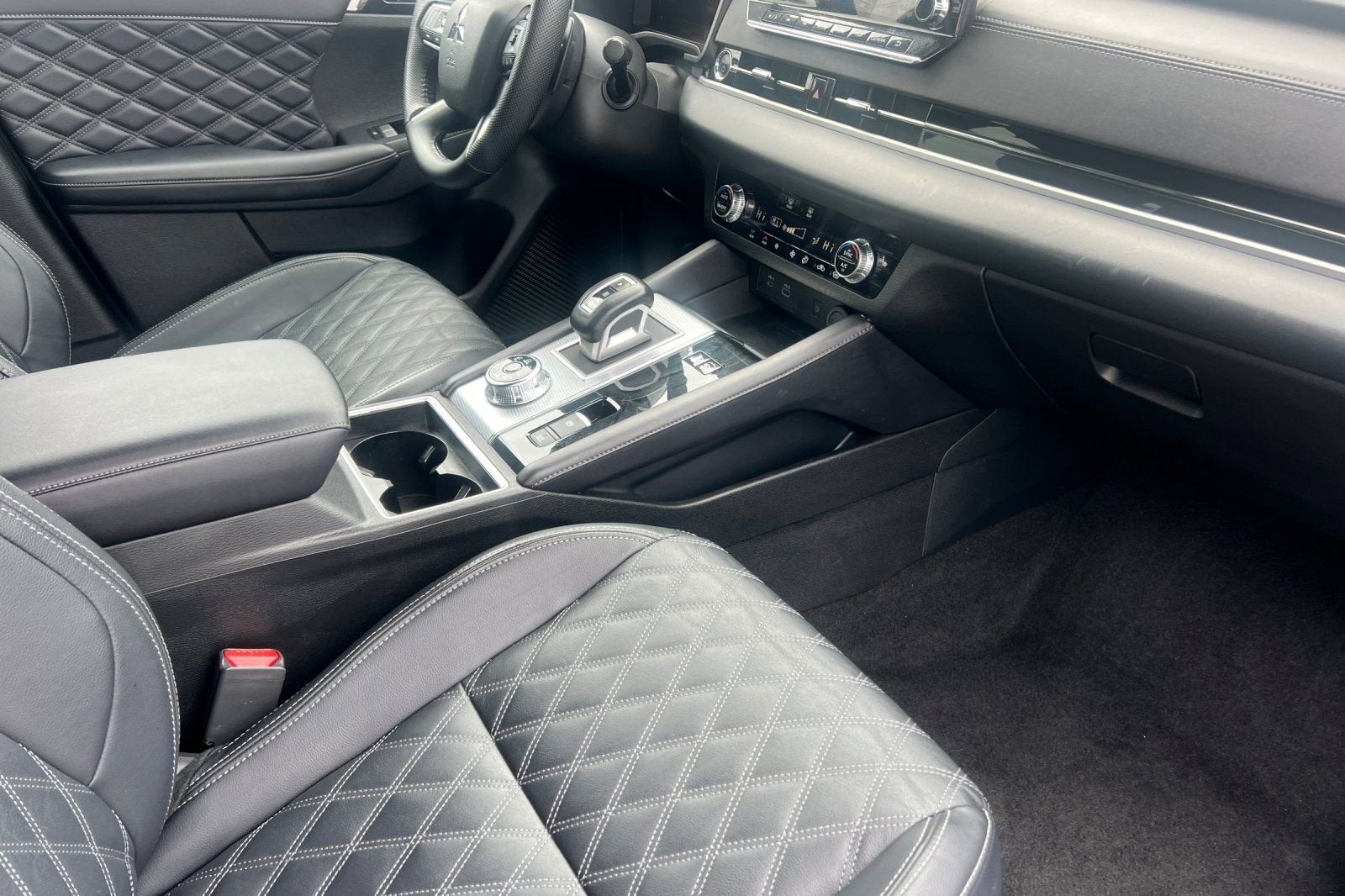 2024 Mitsubishi Outlander Plug-In Hybrid SEL