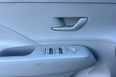 2025 Hyundai Kona SE