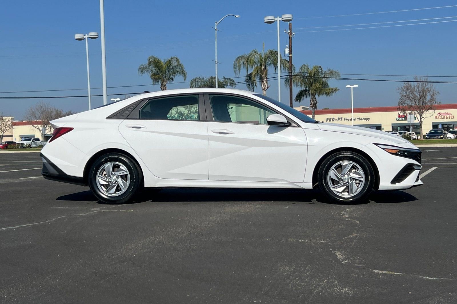 2024 Hyundai Elantra SE