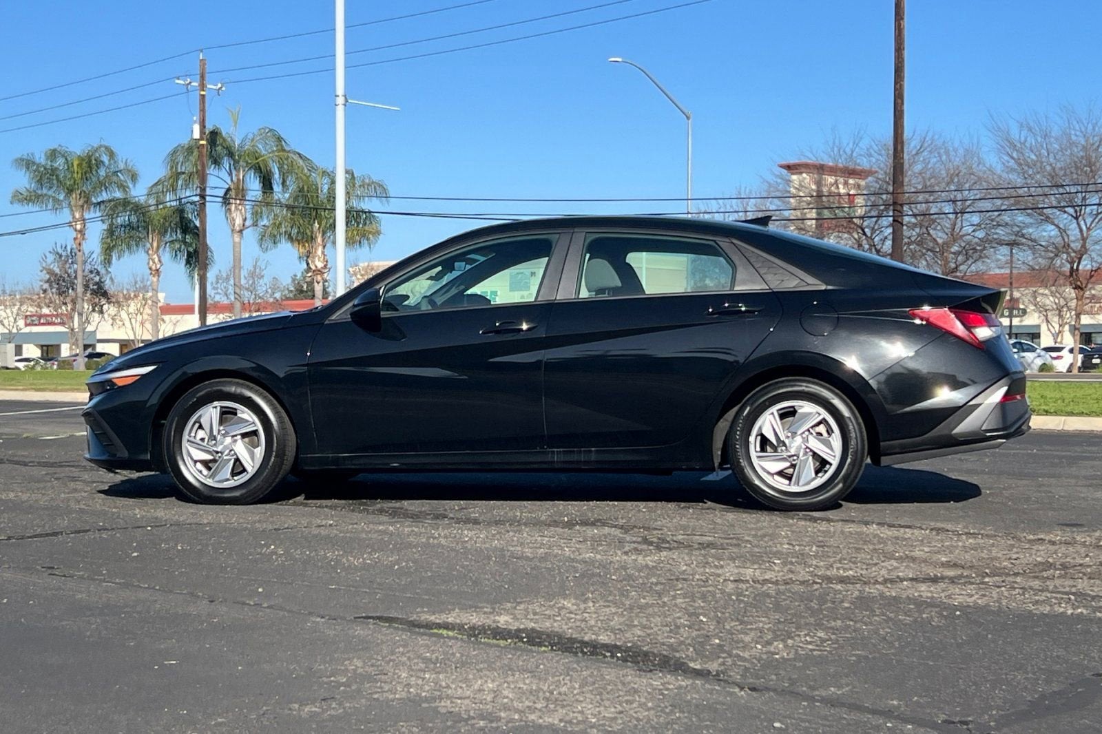 2024 Hyundai Elantra SE