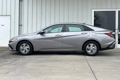 2024 Hyundai Elantra SE