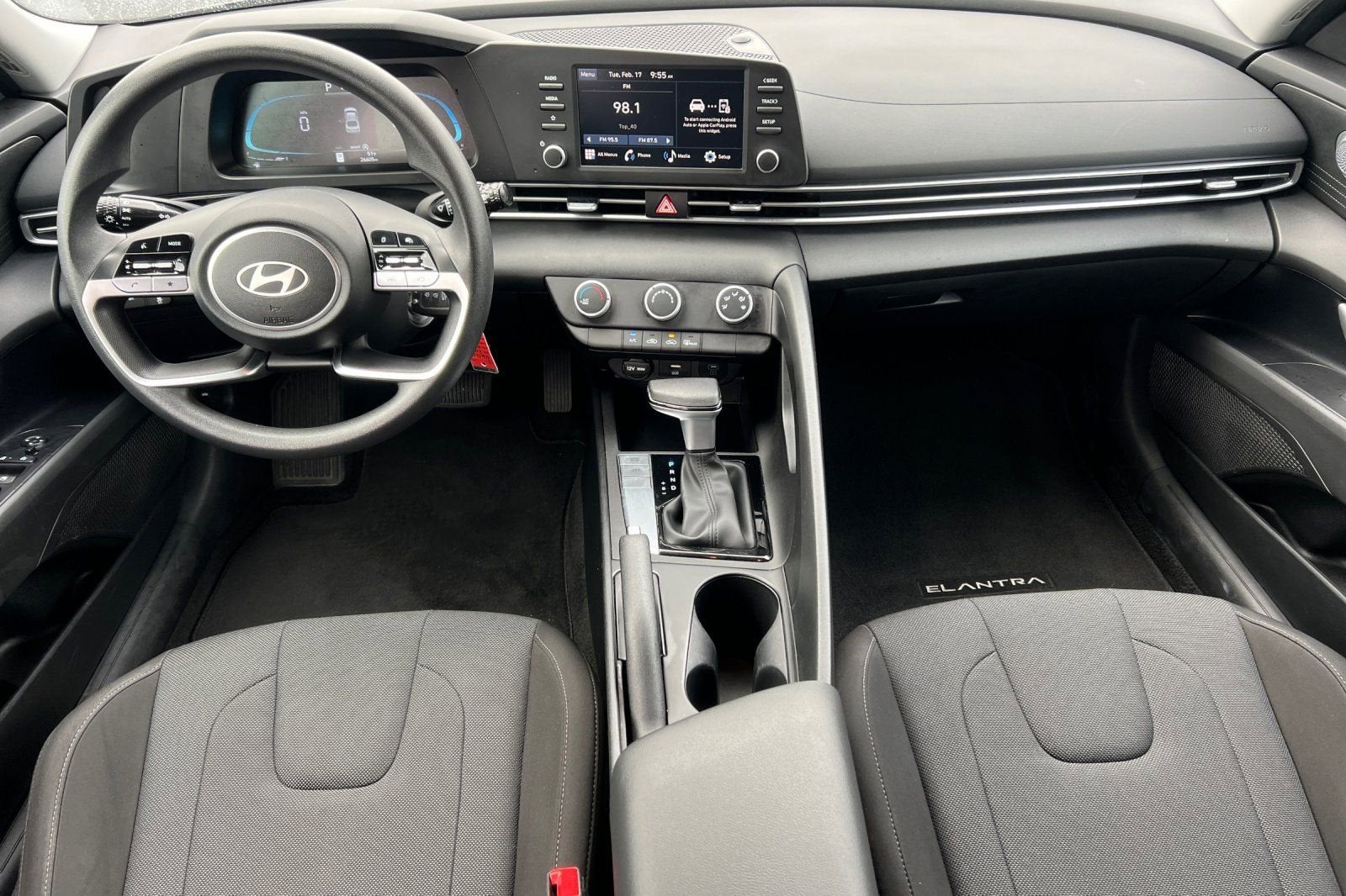 2025 Hyundai Elantra SE