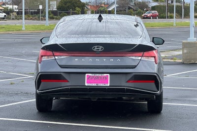 2025 Hyundai Elantra SE
