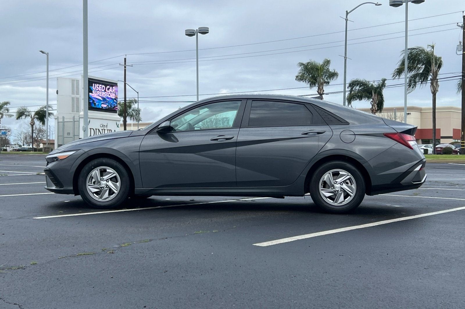 2025 Hyundai Elantra SE