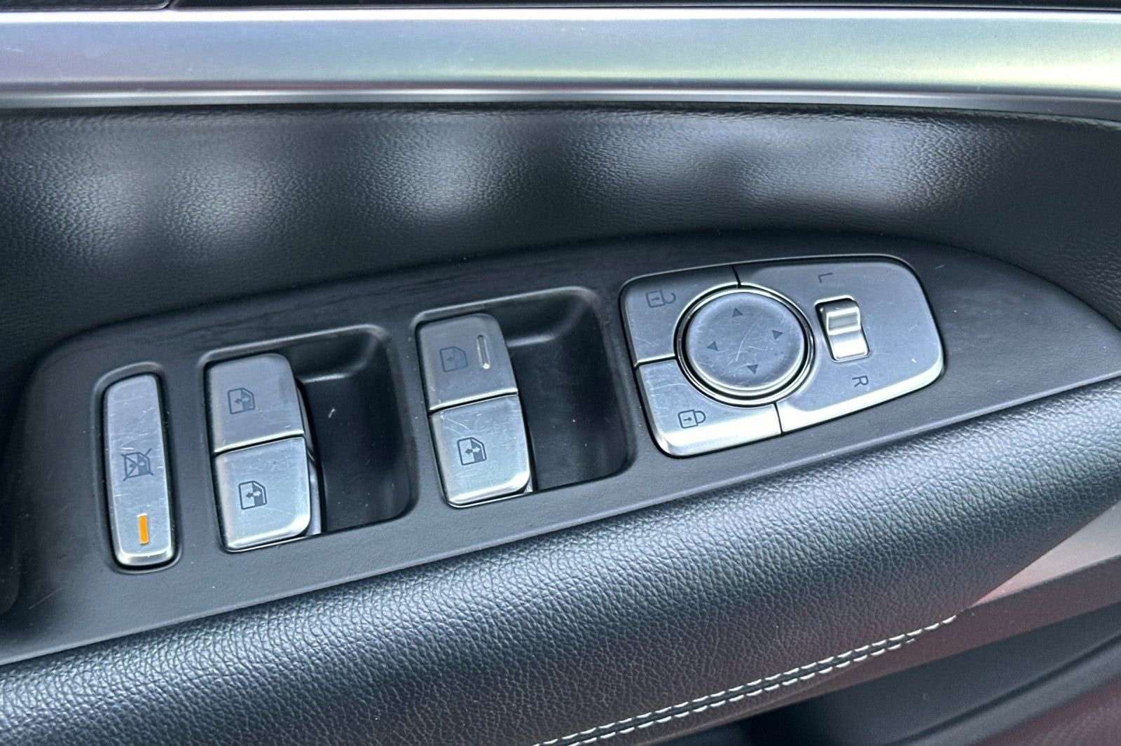 2022 Genesis G70 2.0T