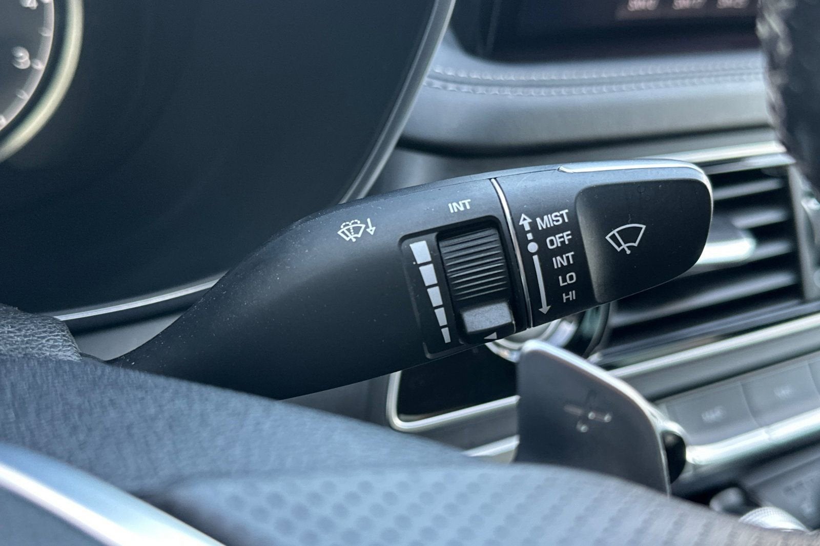 2022 Genesis G70 2.0T