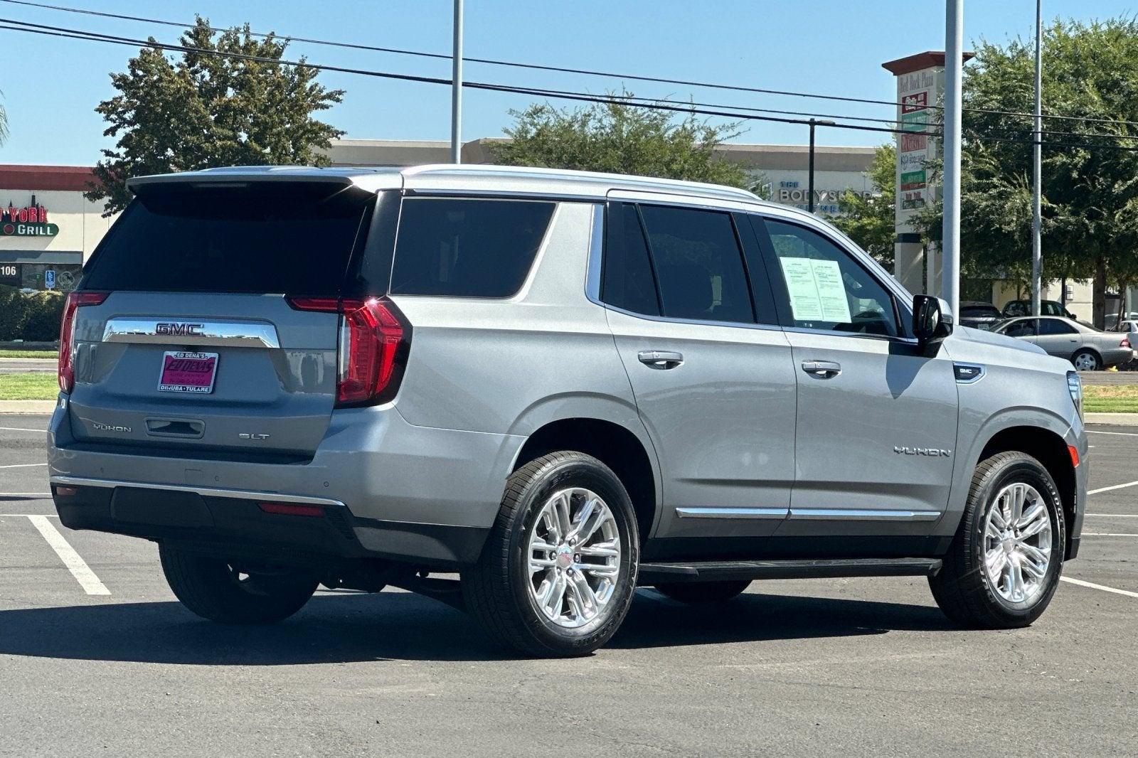 2023 GMC Yukon SLT