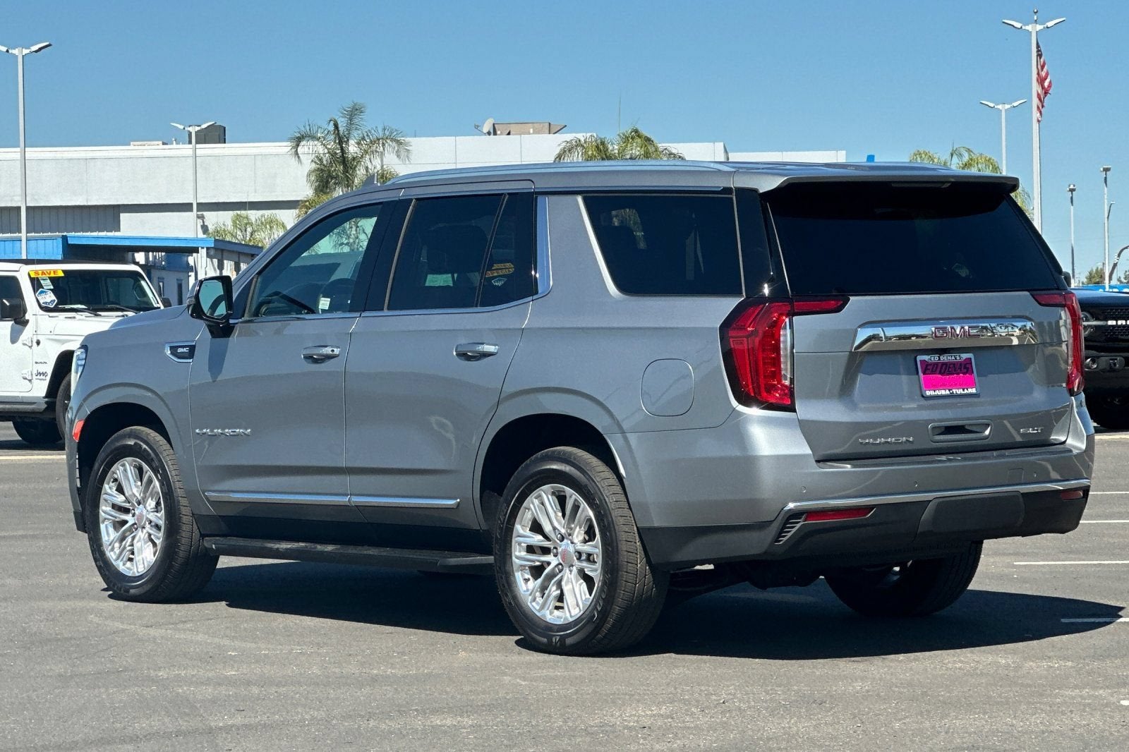2023 GMC Yukon SLT
