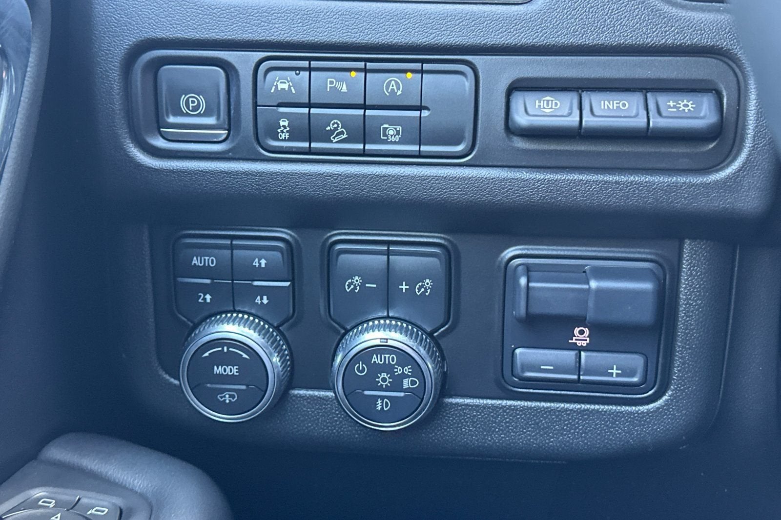 2023 GMC Yukon XL AT4