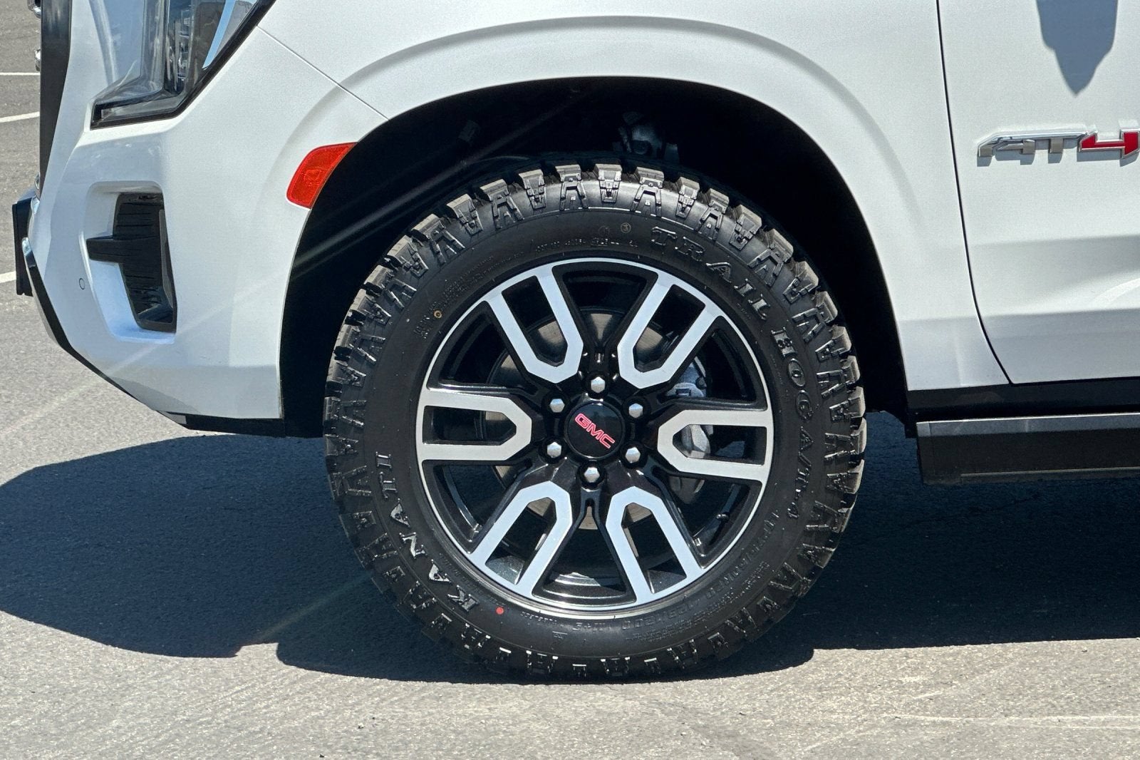 2023 GMC Yukon XL AT4