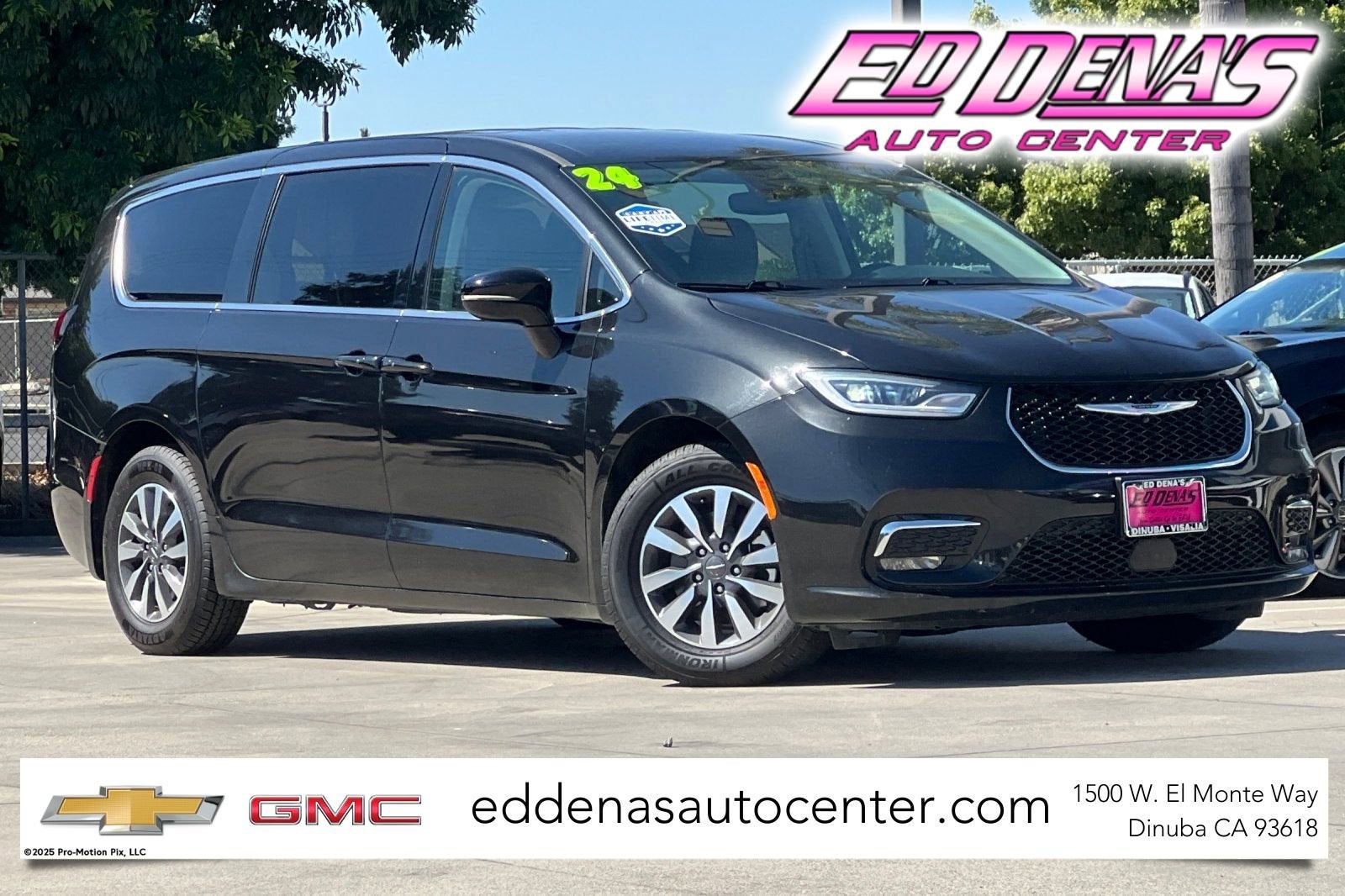 2024 Chrysler Pacifica Hybrid Select PHEV's photo